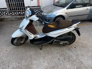 Piaggio Beverly 125 Scooter Blanco y Marrón