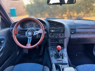 BMW Serie 318is 140 cv 1996 sin esas llantas