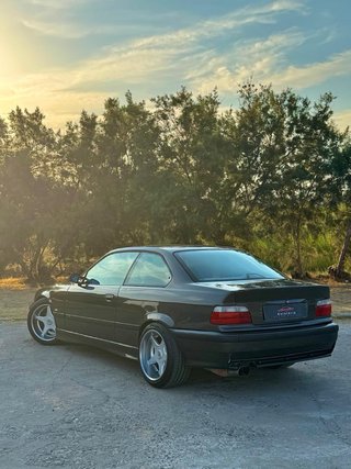 BMW Serie 318is 140 cv 1996 sin esas llantas