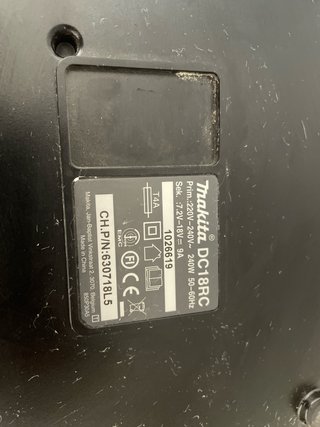 Cargador Makita DC18RC