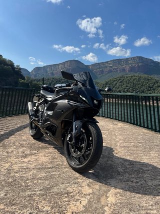 Yamaha R7 2025 Negra