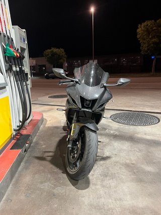 Yamaha R7 2025 Negra