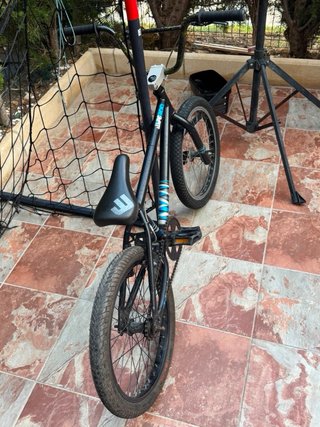 Bicicleta BMX Negra