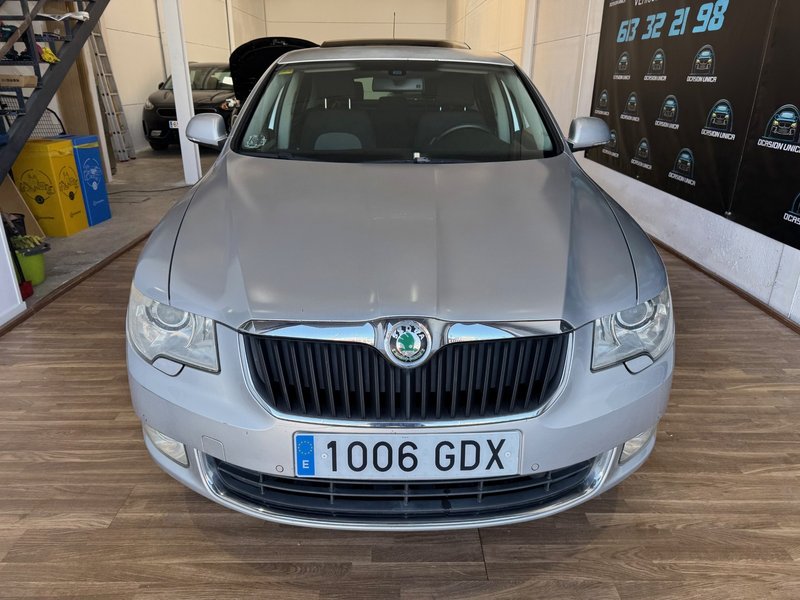Škoda Superb 2.0 TDI CR Ambition 2009, foto 2