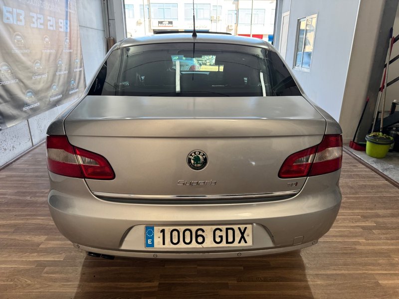 Škoda Superb 2.0 TDI CR Ambition 2009, foto 7