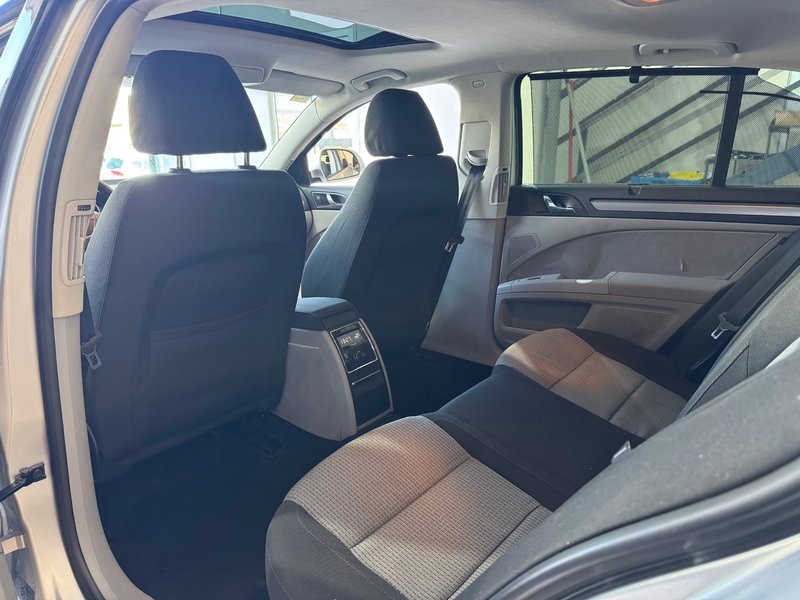 Škoda Superb 2.0 TDI CR Ambition 2009, foto 11