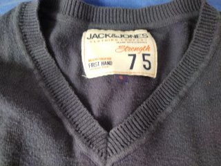 Jersey Jack & Jones cuello pico azul oscuro.
