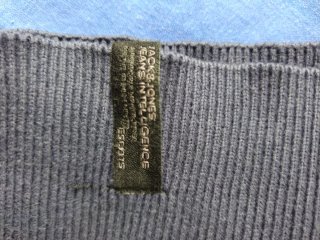 Jersey Jack & Jones cuello pico azul oscuro.