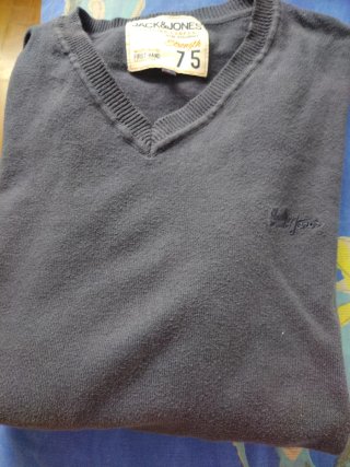 Jersey Jack & Jones cuello pico azul oscuro.