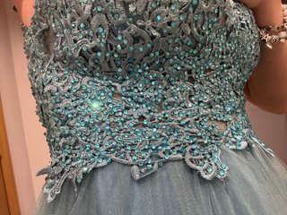 Vestido largo azul con pedrería