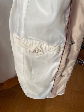 Anorak acolchado beige y blanco