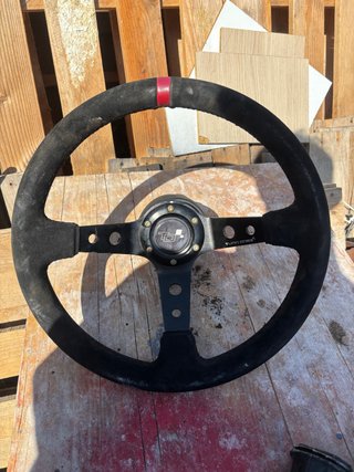 Volante deportivo con piña