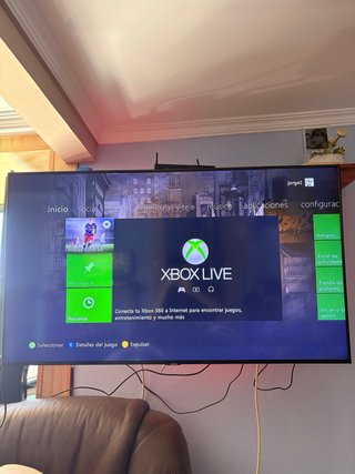 Xbox 360 con 2 mandos y 3 juegos