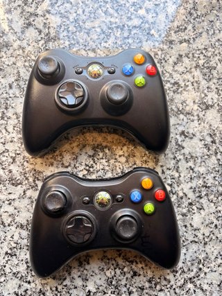 Xbox 360 con 2 mandos y 3 juegos