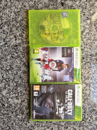 Xbox 360 con 2 mandos y 3 juegos