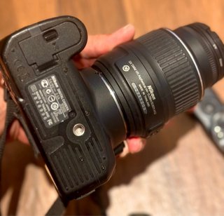 Nikon D3100 - LOTE Cámara Réflex + tripode