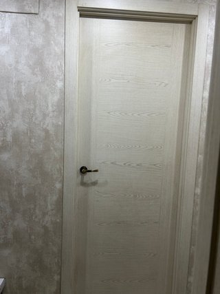 Puerta interior madera clara