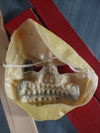 Máscara de Calavera Amarilla