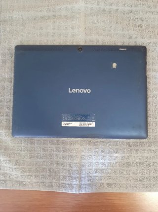 Tablet Lenovo Negra y Azul