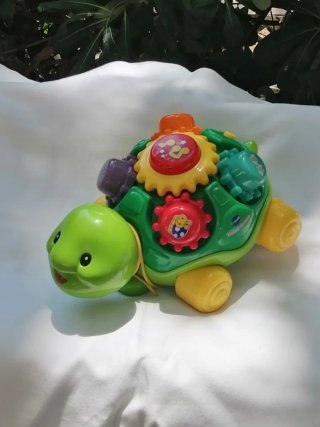 Tortuga musical con engranajes