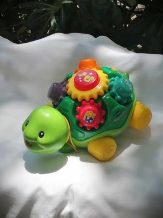 Tortuga musical con engranajes