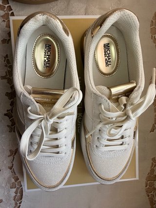 Deportivas Michael Kors Blancas y Doradas