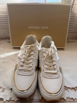 Deportivas Michael Kors Blancas y Doradas