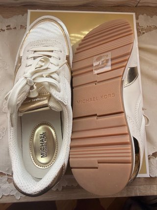 Deportivas Michael Kors Blancas y Doradas