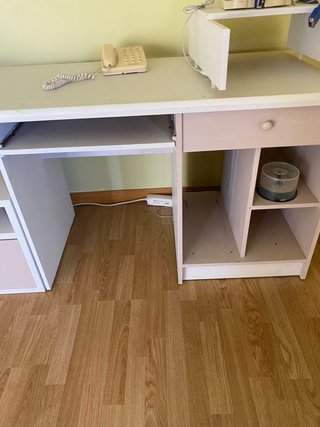 Escritorio y aparador blanco