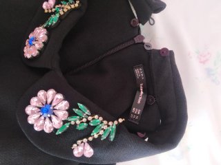 Vestido Negro Zara con Cuello decorado en pedrería