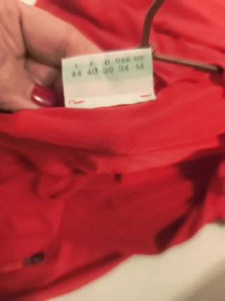 Vestido de playa rojo con estampado