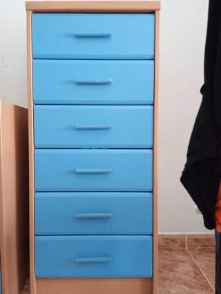 Cajonera azul y marrón