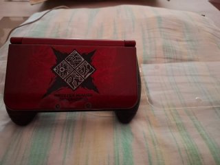 Nintendo 3DS XL Monster Hunter Rojo