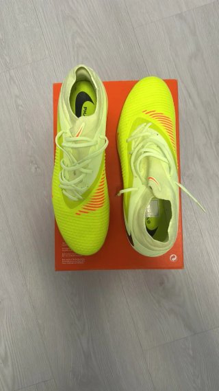 Botas de fútbol Nike Amarillas y Naranjas