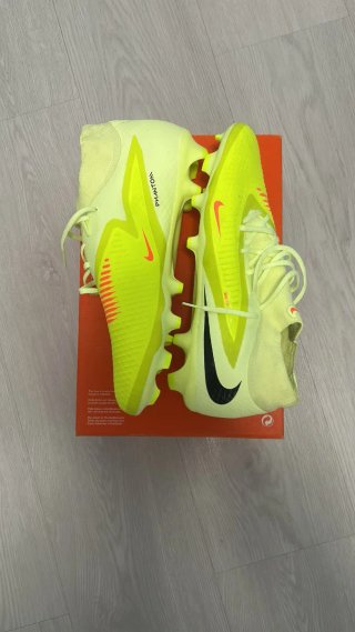 Botas de fútbol Nike Amarillas y Naranjas