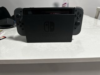 Nintendo Switch Gris y Rojo + Accesorios + Juegos