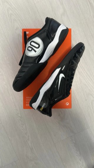 Zapatillas Nike Total 90 Negras y Plateadas
