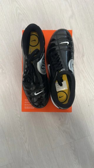 Zapatillas Nike Total 90 Negras y Plateadas