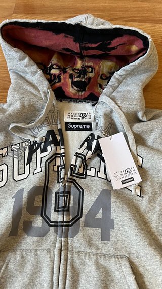Sudadera Supreme x Maison Margiela Gris