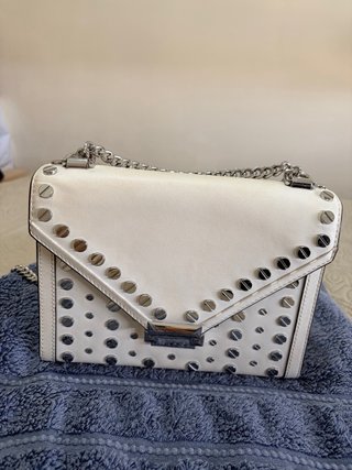 Bolso Michael Kors blanco con tachuelas