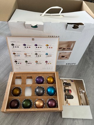 Cafetera Nespresso Vertuo Pop Verde con cápsulas