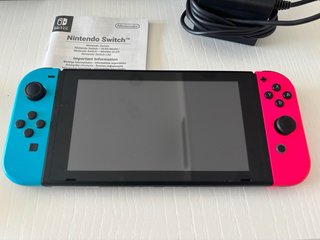 Nintendo Switch 1 + 4 Joy Cons + 2 Mandos +Estuche