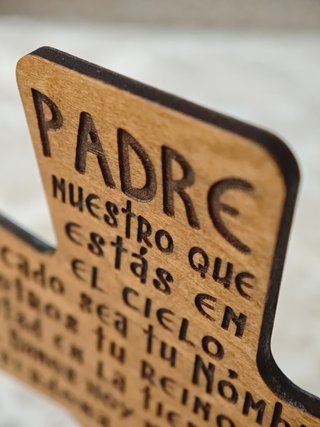 Cruz de madera 15cm con el PADRENUESTRO
