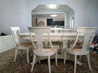 Mesa comedor y 6 sillas + aparador