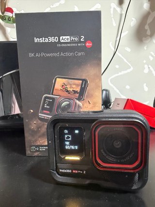 Insta360 Ace Pro 2 Cámara Negra y Roja