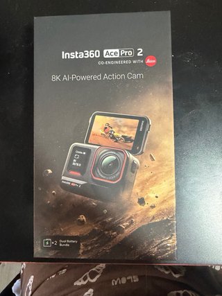 Insta360 Ace Pro 2 Cámara Negra y Roja