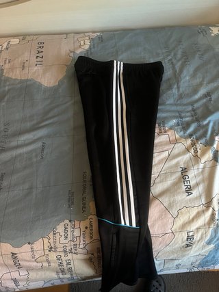 Pantalones Adidas negros con rayas