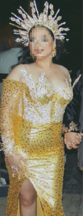 Vestido dorado fiesta puesto una vez