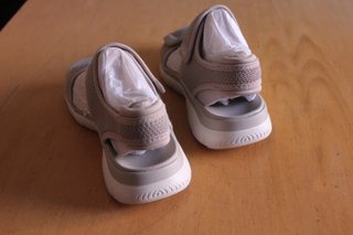 Sandalias Skechers Mujer Talla 37 Beige/Gris