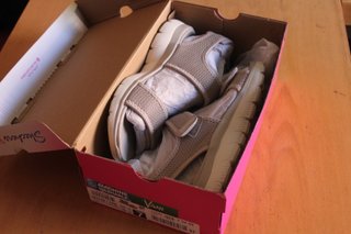 Sandalias Skechers Mujer Talla 37 Beige/Gris